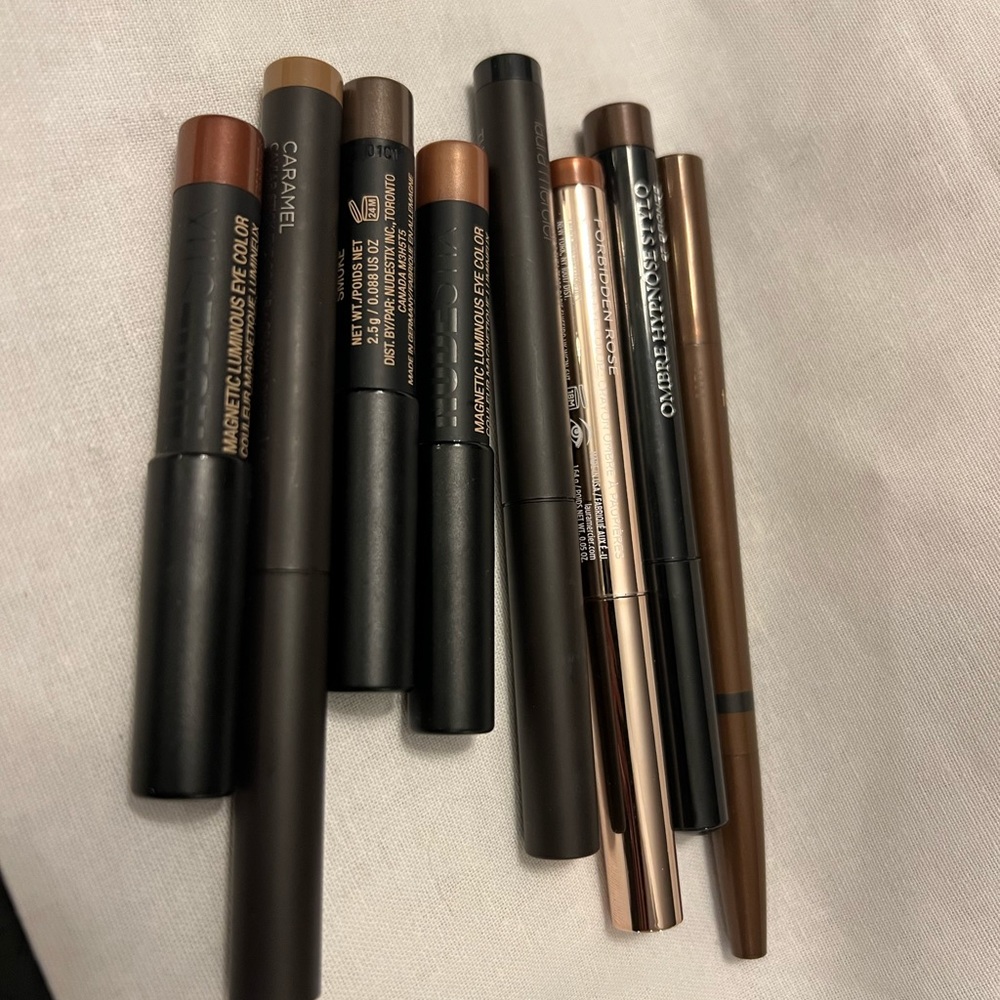 Lot of Eyeshadow sticks!